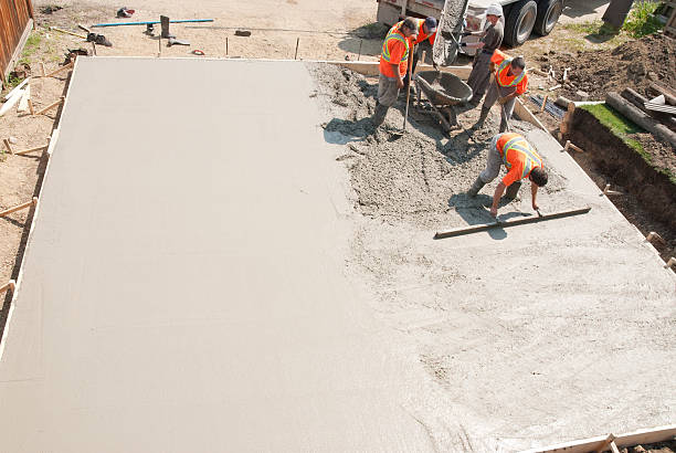 Best Custom Concrete Contractor  in Waterloo, IA